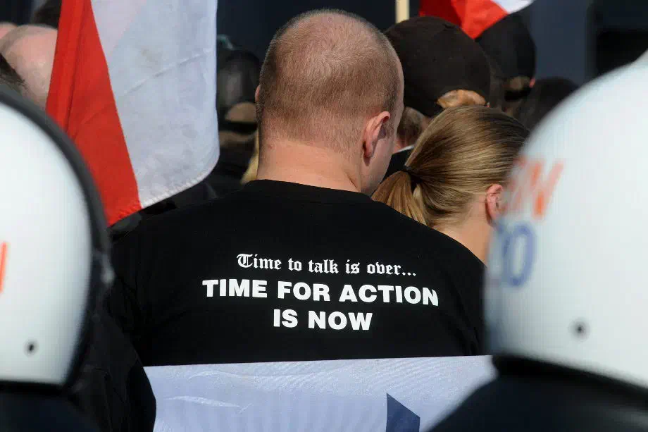 Im Pamphlet der skandinavischen Blood & Honour Sektion "The Way Forward" welches die Richtlinien für Combat 18 enthält heißt es sinngemäß: "Combat 18 muss als bewaffneter Arm der Blood & Honour Bewegung handeln. "Bewaffnet" zu sein bedeutet für uns nicht jede Menge Waffen und Granaten zu besitzen ... oder über diese Waffen zu reden, sondern diese abzufeuern.