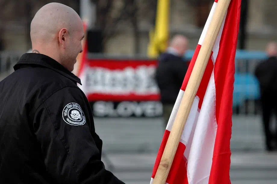 Die Veranstaltung dient der neonazistischen Umdeutung und des Gedenkens an die ungarischen Verbündeten der Waffen-SS während der "Schlacht um Budapest" im 2. Weltkrieg. Einen Höhepunkt erlebte der „Day of Honour“ im Jahr 2007. Damals marschierten etwa 1000 europäische Neonazis, darunter auch der damalige NPD-Parteivorsitzende Udo Voigt durch die Straßen von Budapest.