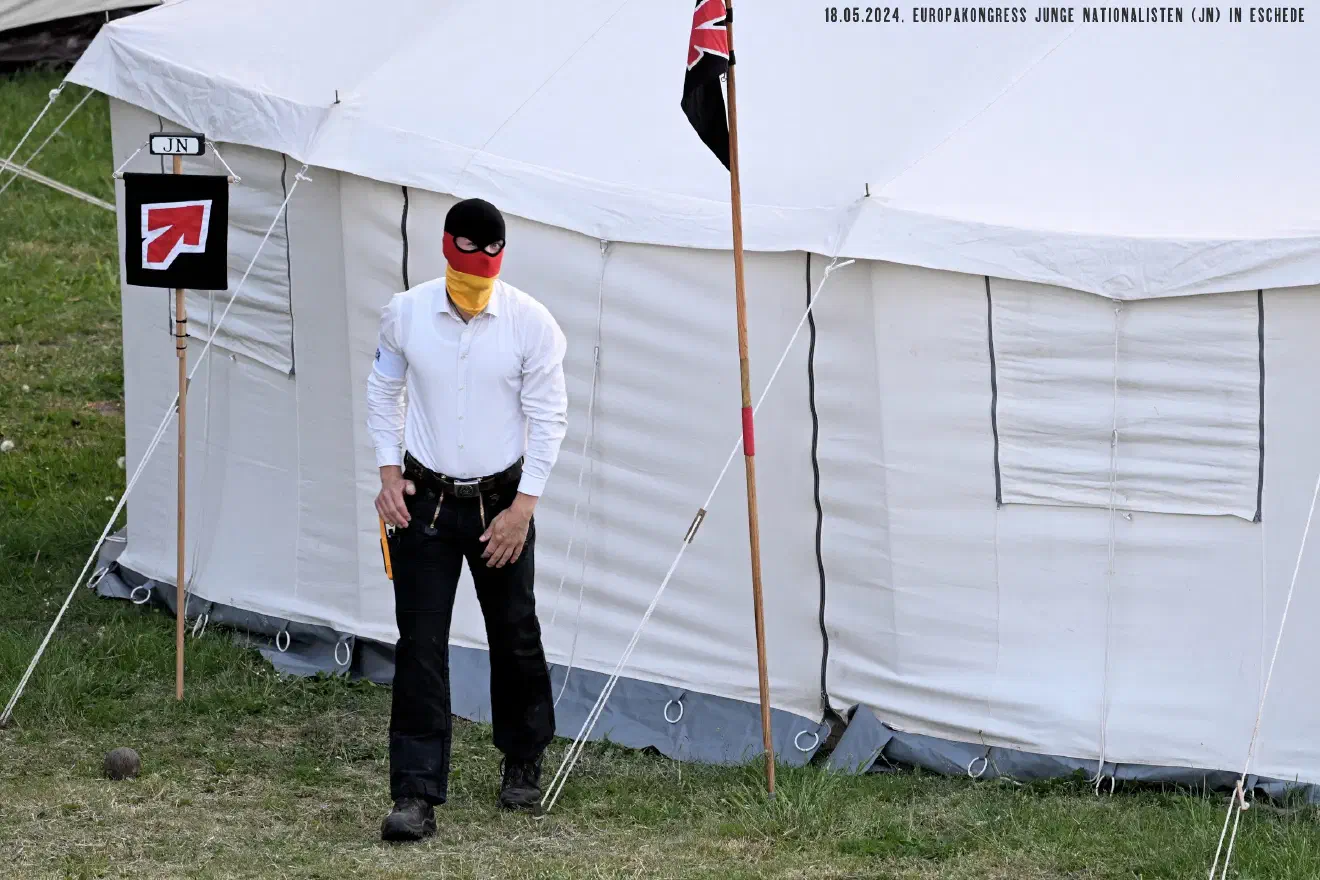 Die Köpfe von MetaPol rekrutieren sich zum überwiegenden Teil aus den Strukturen der Jungen Nationalisten (JN). Dort bekleideten sie in der Vergangenheit die Ämter von Bundes- und Landesschulungsleitern und waren damit für weltanschauliche Indoktrinierung des politischen Nachwuchses verantwortlich.