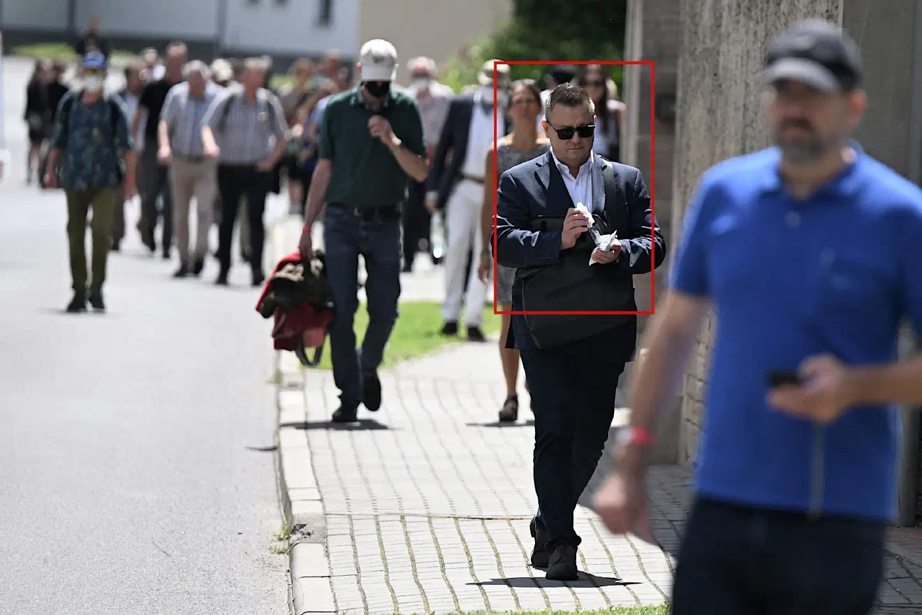 Und auch bei dem nun stattgefundenen Seminar waren diese Verbindungen offensichtlich. Moderiert wurde die Veranstaltung von einem prominenten AfD-Politiker aus Brandenburg.